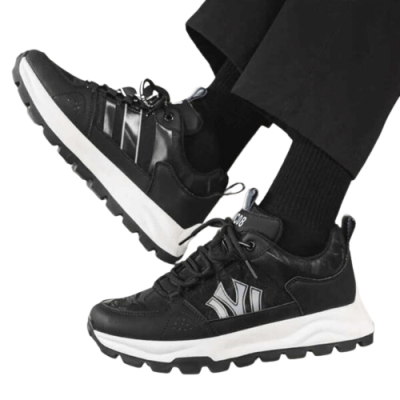 Vintage Men's Black Sneakers